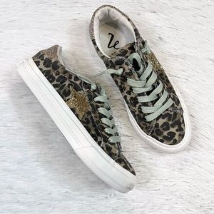 VERY G Mint Leopard Gold Glitter Star Lace Up Sneakers 6.5